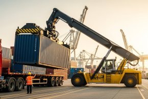 Quy Trình Rút Container Bằng Xe Nâng Chuyên Dụng: An Toàn & Tiết Kiệm 50% Thời Gian