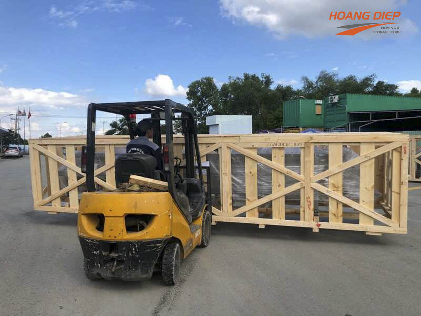 Dịch vụ Cho Thuê Xe Nâng TpHCM Nâng hạ Hàng hóa Giá rẻ