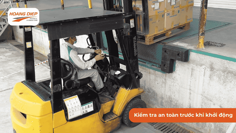 Kiểm tra an toàn xe nâng trước khi khởi động