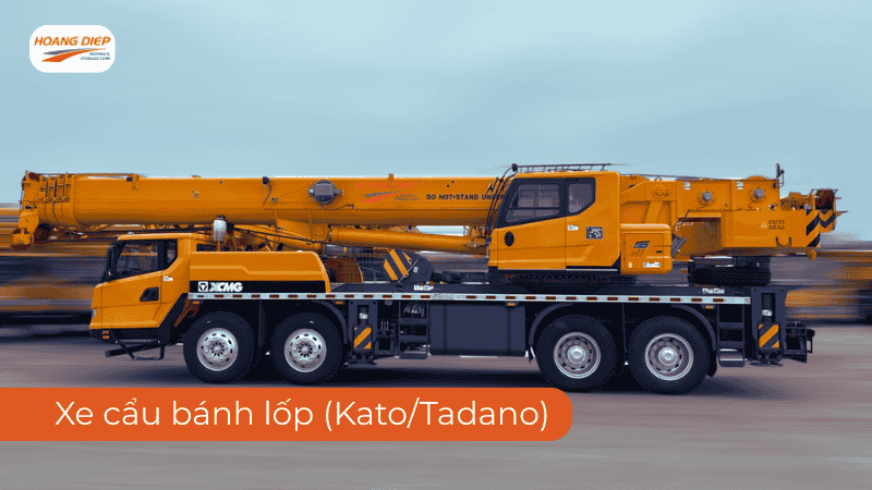 Xe cẩu bánh lốp Kato tại Hoàng Diệp