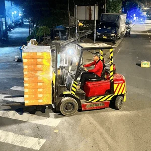 Nâng hàng hoá tại Hoàng Diệp