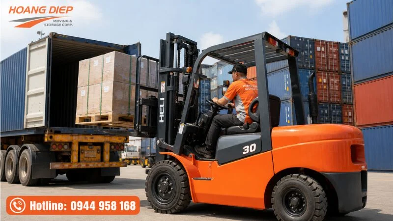 Vận tải Hoàng Diệp đóng rút container bến cảng