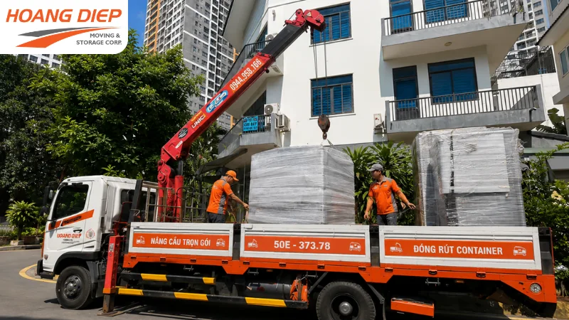 Thi công cẩu hạ hàng hoá thiết bị tại TP.HCM