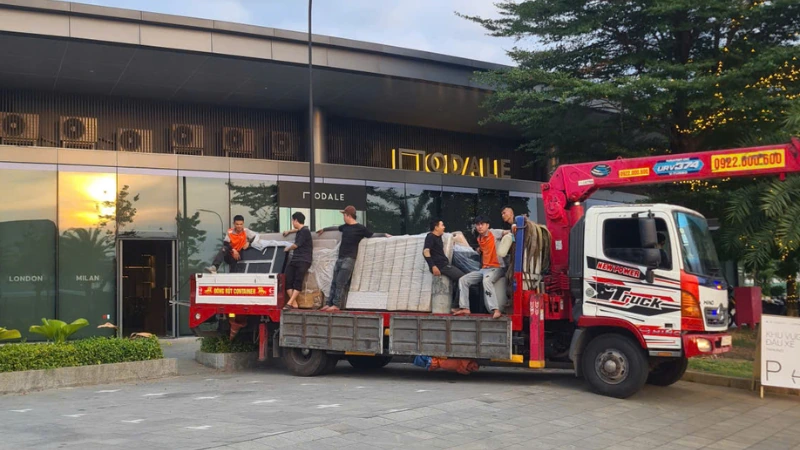 Vận Tải Hoàng Diệp cho thuê xe cẩu hạ vật tư