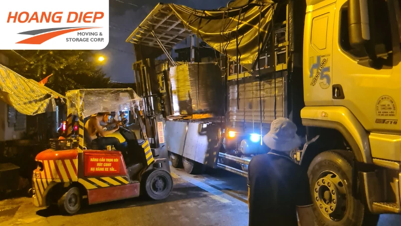 Vận Tải Hoàng Diệp nâng hạ hàng hoá tại TP.HCM và các tỉnh lân cận 