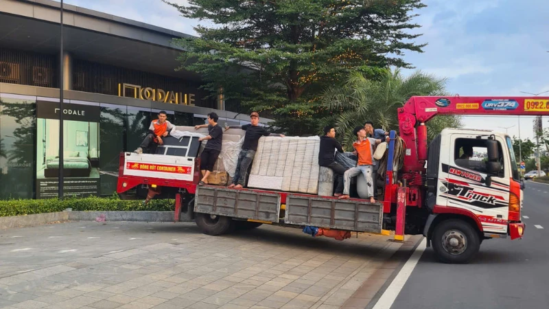 Sử dụng xe cẩu tự hành giải pháp tối ưu chi phí cẩu dời