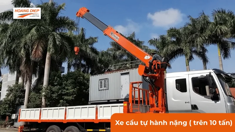 Xe cẩu tự hành nặng tại Hoàng Diệp