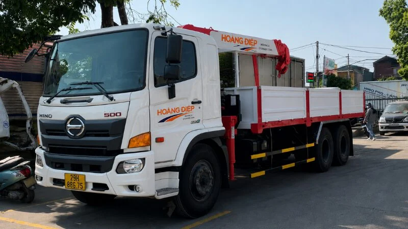Xe cẩu đóng rút container tại Hoàng Diệp