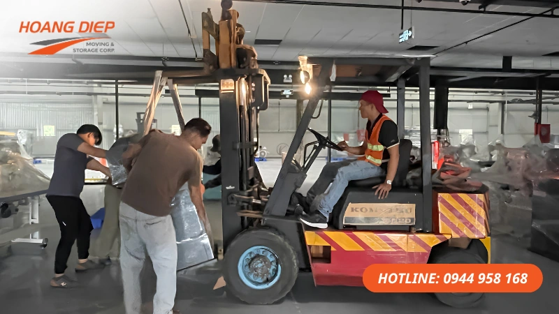 Xe nâng di dời máy móc nhà xưởng an toàn chuyên nghiệp