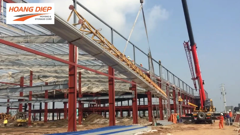 thi công cẩu mái tôn lên nhà thép