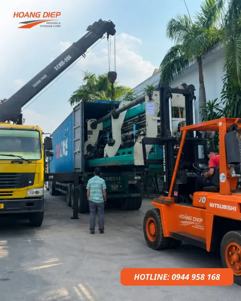 Vận tải Hoàng Diệp đóng rút container máy móc, thiết bị công nghiệp nặng