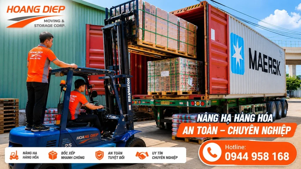 Hoàng Diệp thi công đóng hàng vào container bằng xe nâng