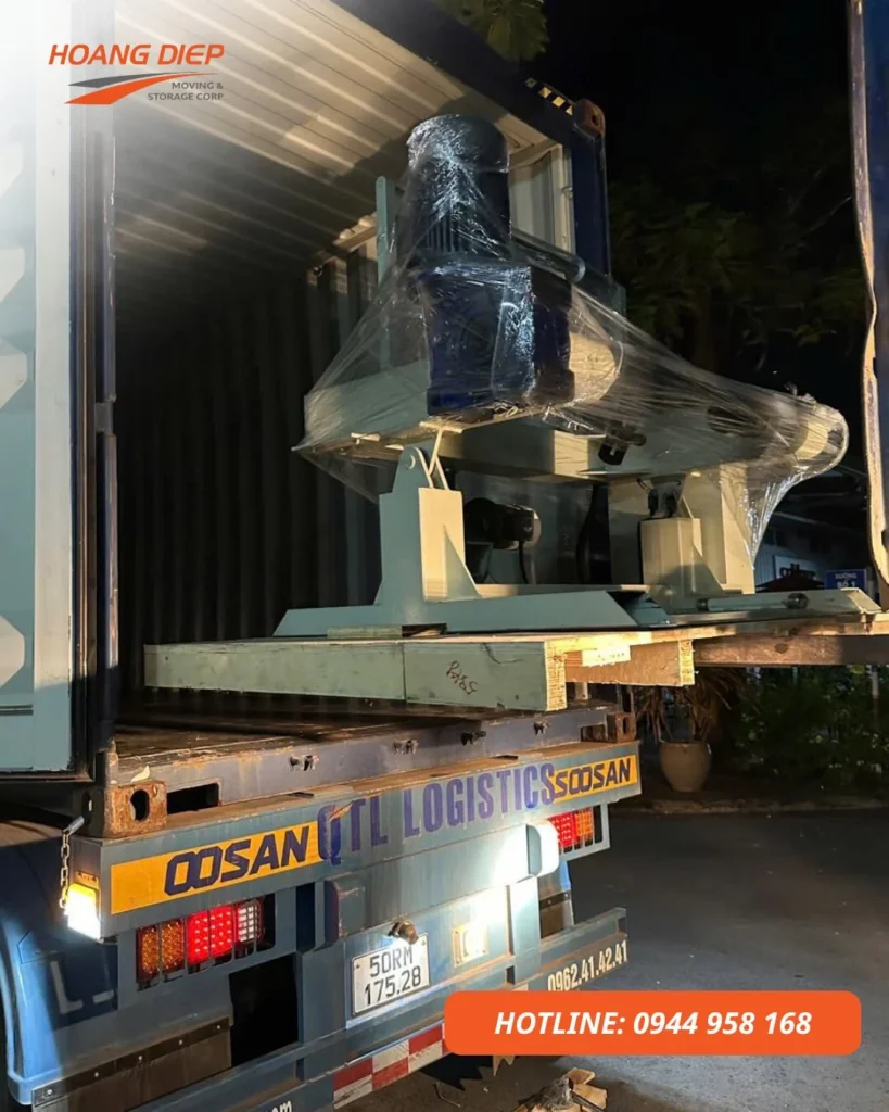 Hoàng Diệp thi công đóng rút container cho hàng máy móc công nghiệp