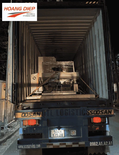 Vận Tải Hoàng Diệp đóng rút container máy móc 40 feet tại KCN Sóng Thần