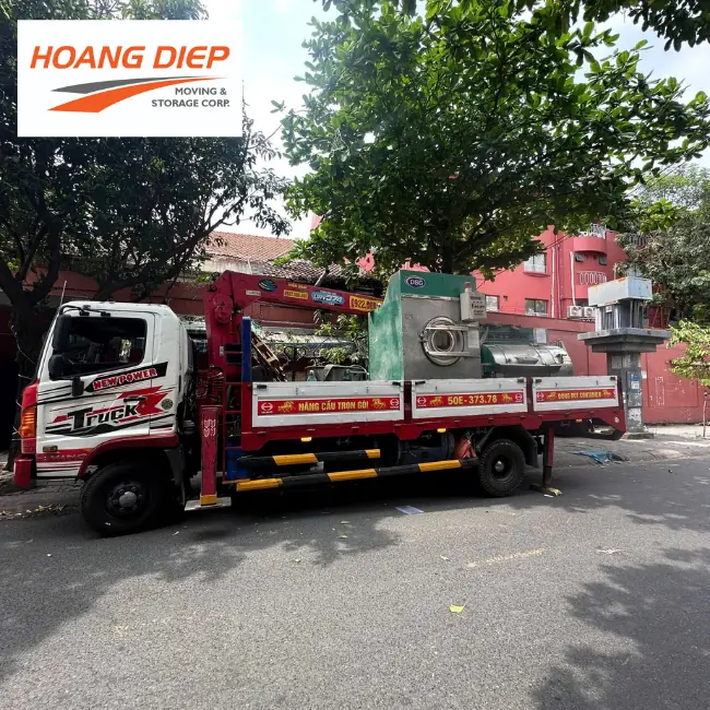 Vận Tải Hoàng Diệp sử dụng cá thiết bị và công cụ hỗ trợ chuyên dụng cho các dự án nâng hạ