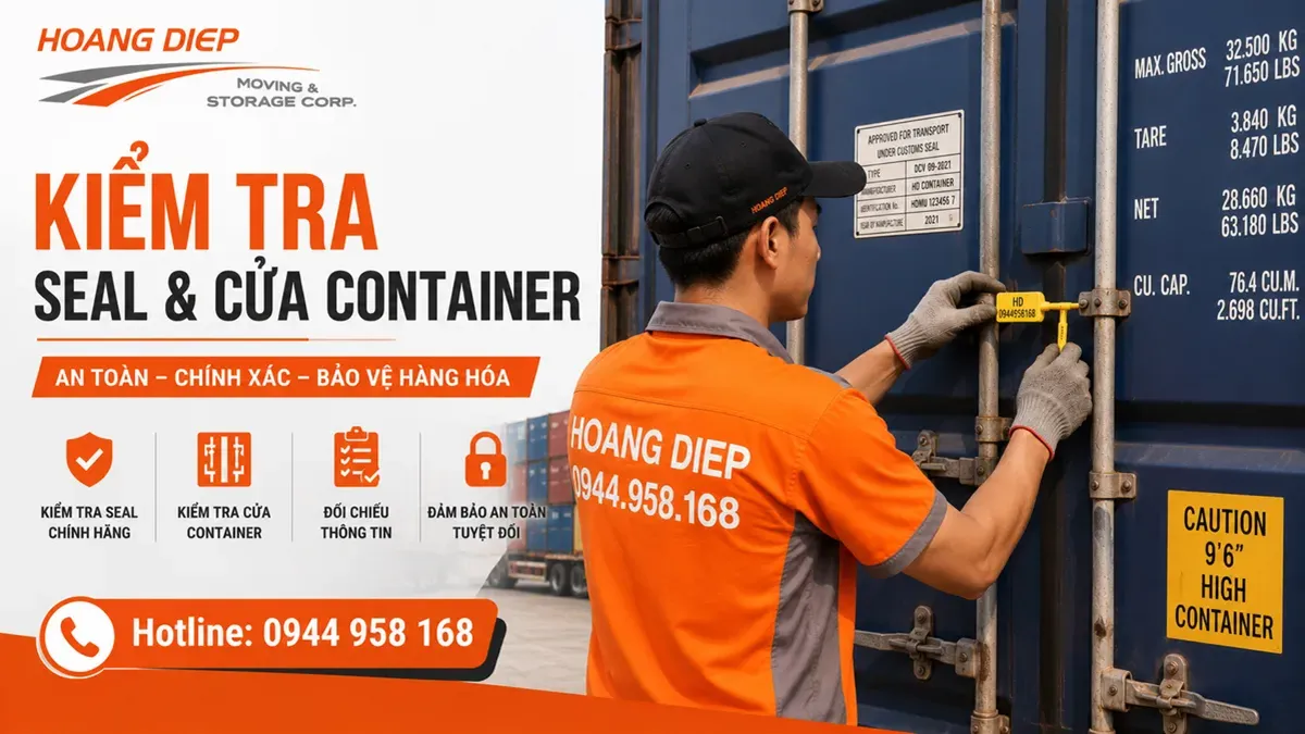 Nhân sự kiểm tra seal và cửa container trước khi rút hàng