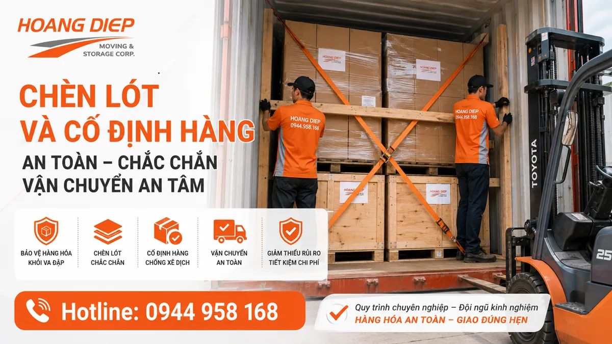 Dây đai và gỗ kê được dùng để cố định hàng trong container